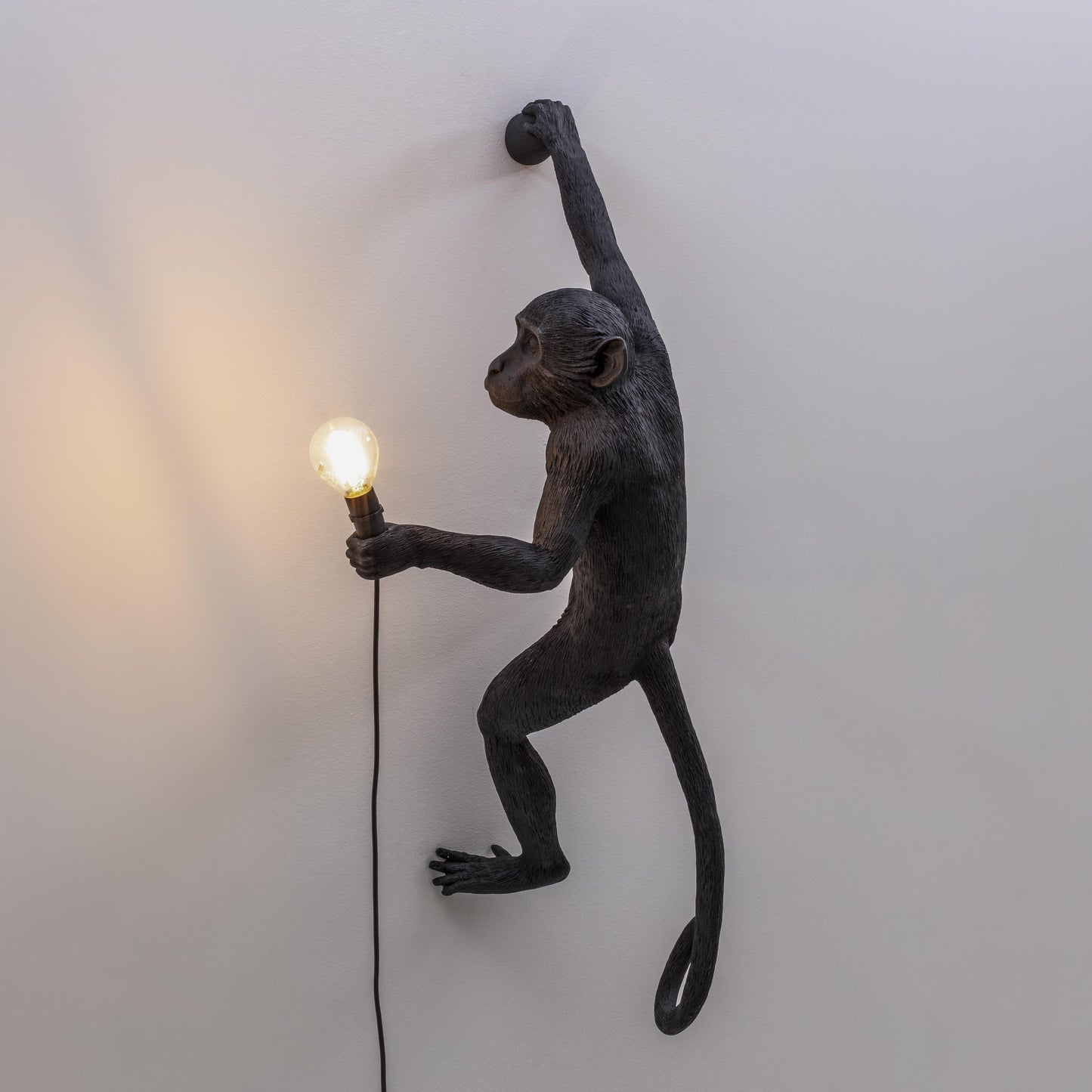 Seletti Monkey Lamp Hanging Version Right Hand Nero