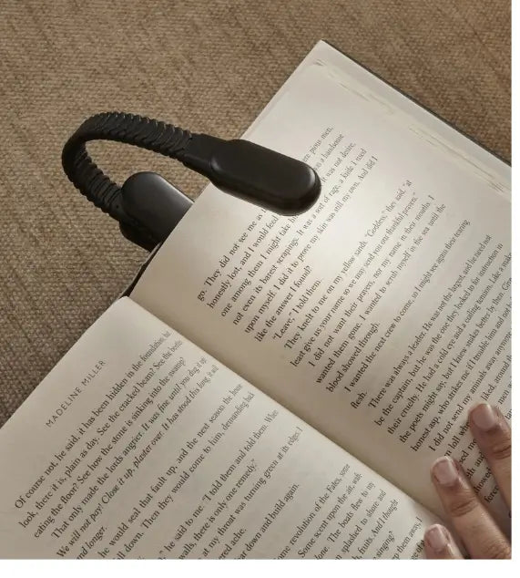 Kikkerland Clip Book Light- Luce da Lettura a Clip Ricaricabile Nera